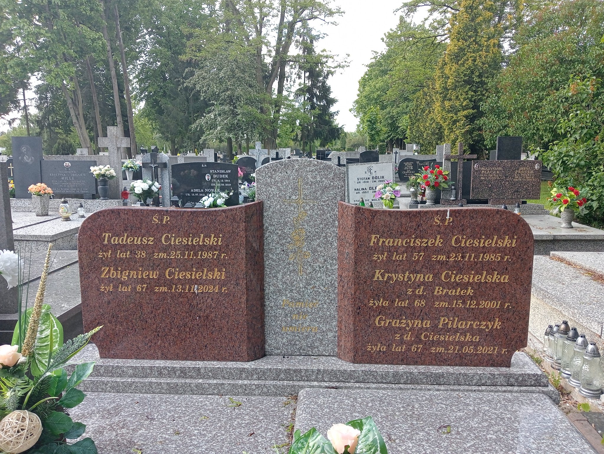 Tadeusz Ciesielski 1949 Pabianice - Grobonet - Wyszukiwarka osób pochowanych