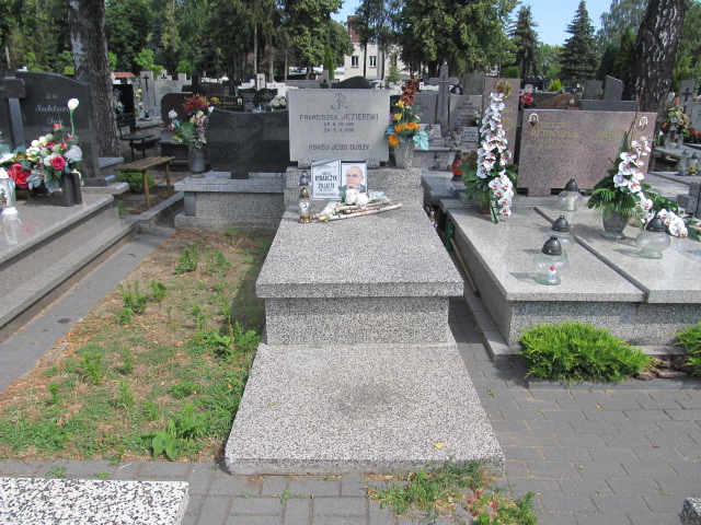 Grób Franciszek Jezierski