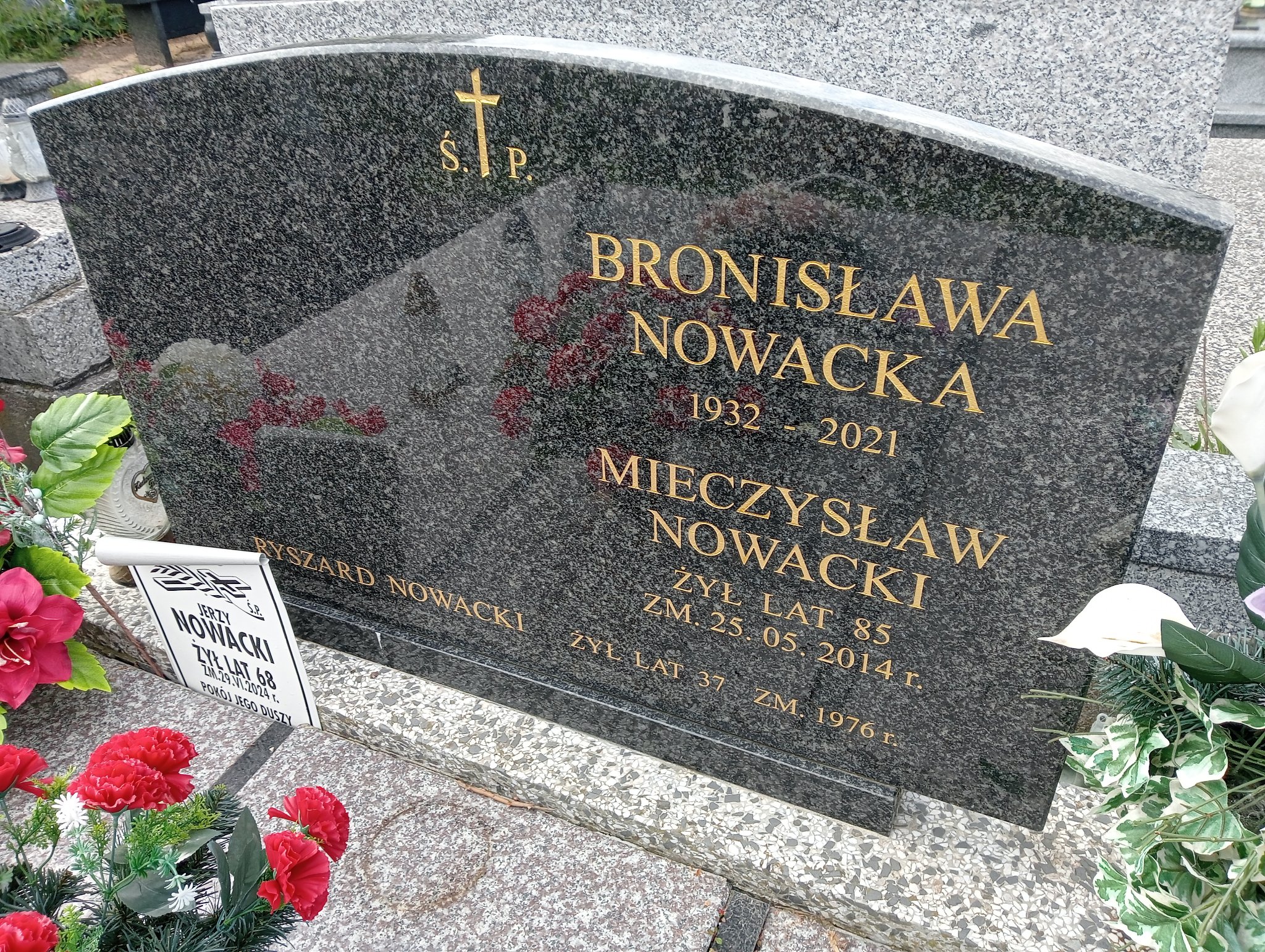 Jerzy Nowacki 1955 Pabianice - Grobonet - Wyszukiwarka osób pochowanych