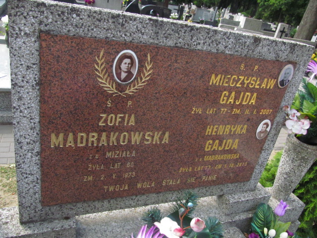 Joanna Rogosz 1960 Pabianice - Grobonet - Wyszukiwarka osób pochowanych